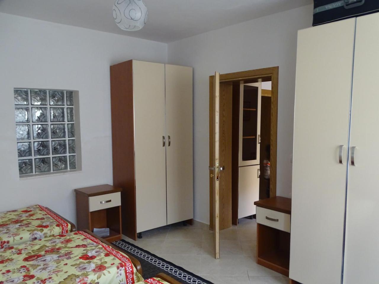Guesthouse Hlias Gloria Berat Exterior photo